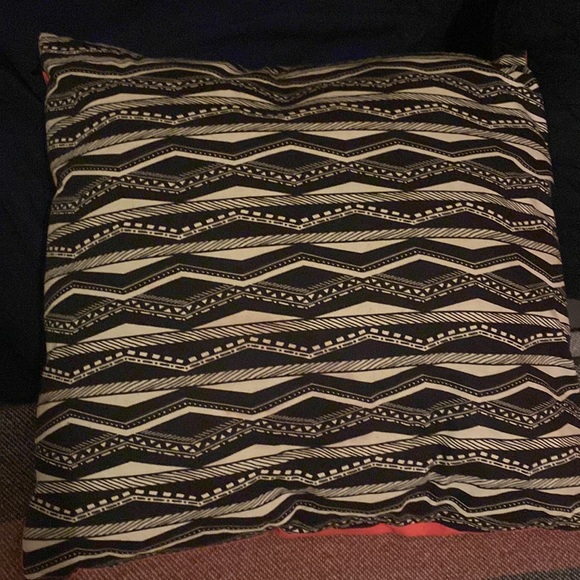 Victoria’s Secret pillow and umbrella - Picture 5 of 6